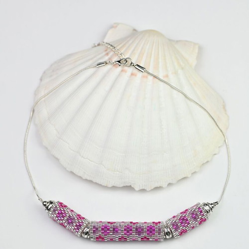 Custom-made necklace in silver with purple flowers
