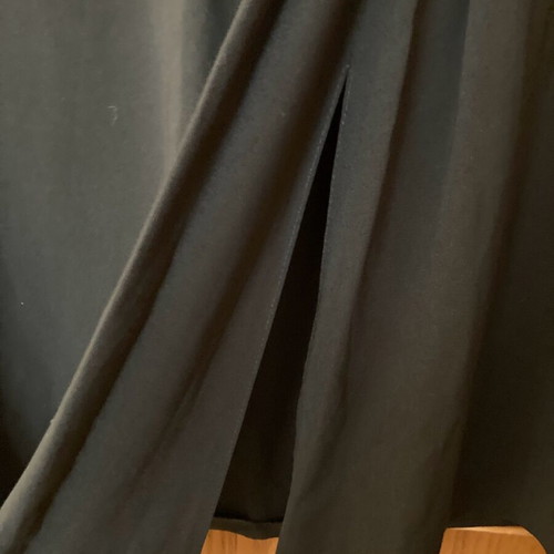 Asymmetric black skirt like new with pleat and front slit