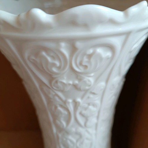 Lenox vase like new, porcelain American