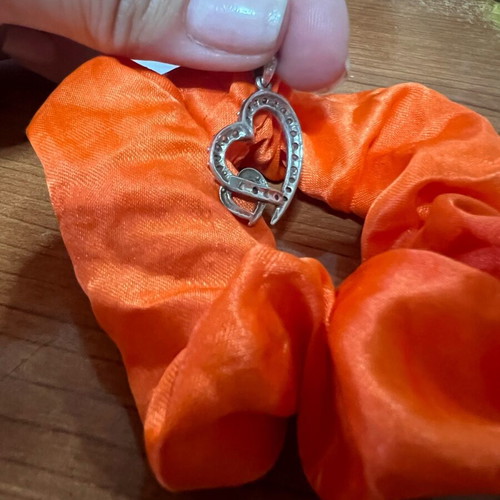 Silver necklace used, very shiny and beautiful