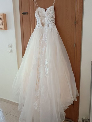 Wedding dress A-line size XS used with built-in cups and carrying case