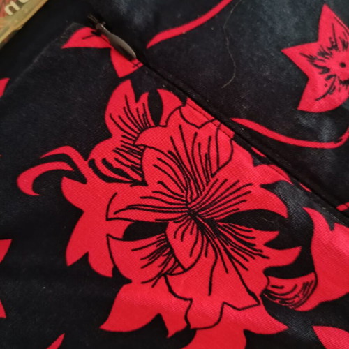 Dress with flowers and tulle inside like new, size XL-XXL