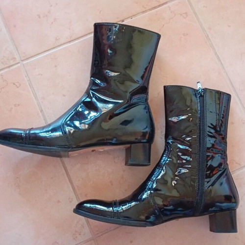 Women's patent leather ankle boots like new, size 36.5, black
