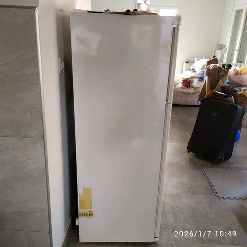 Bosch refrigerator like new in excellent condition