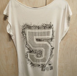 ISO  long t-shirt N medium -large