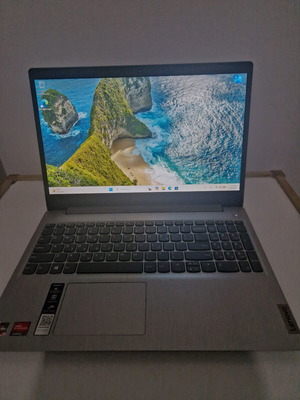 Lenovo Ideapad 3 laptop σαν καινούργιο με AMD Ryzen, 4GB RAM, 256GB SSD