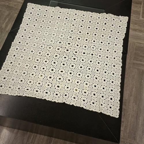 Handmade embroidered tablecloth like new, 72x72 cm, cotton yarn