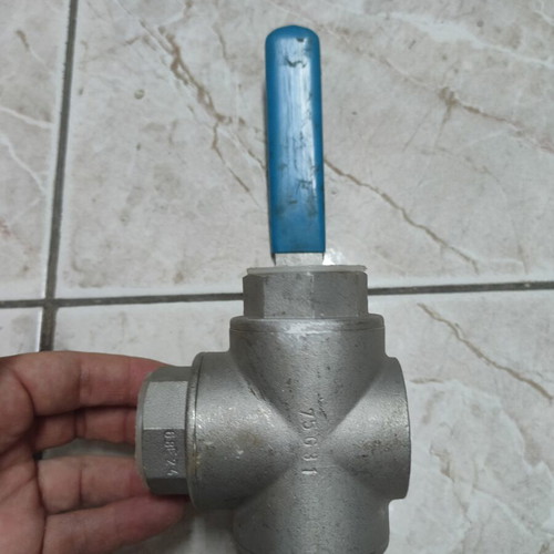 Valve heavy-duty triple flow like new, suitable for water or steam