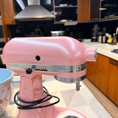 Kitchen Aid mixer like new Silk Rose