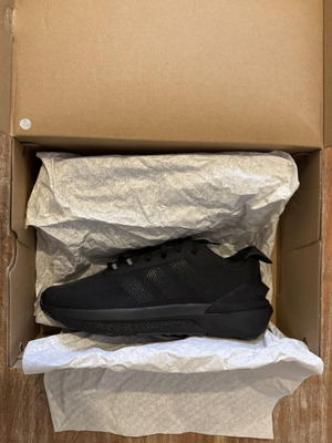 Adidas Avryn sneakers new with tags, size 46.5, black