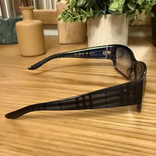 Burberry sunglasses B8413/S oversized rectangular dark check like new with case