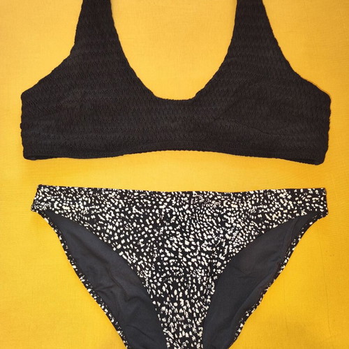 Black and white bikini XL used, comfortable and flattering fit