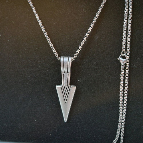 Men's necklace with arrow pendant new, steel silver