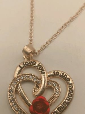 Women's necklace new with heart and rose