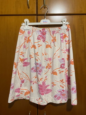 Women's floral skirt in pink and orange shades with elastic waist