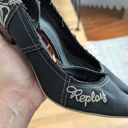 Replay pumps used with denim fabric, size 39