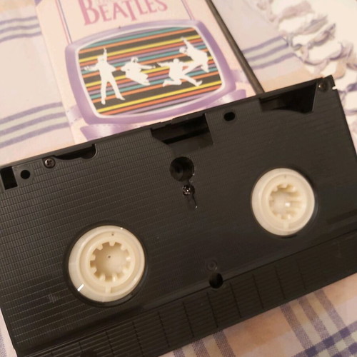 The Compleat Beatles Clamshell VHS tape like new, MGM Music 1986