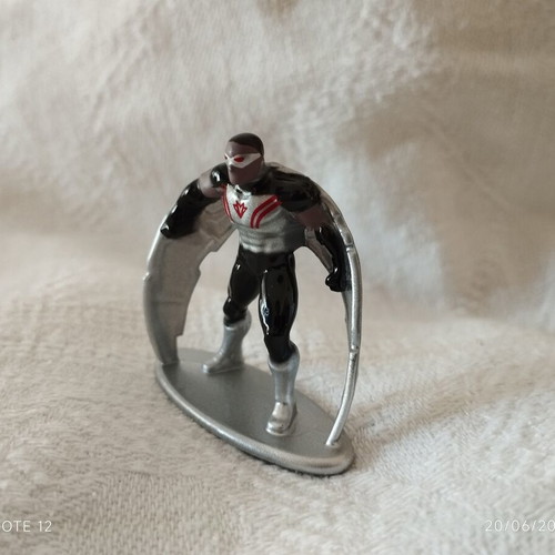 Mini Metal Figure Jada Marvel Falcon like new