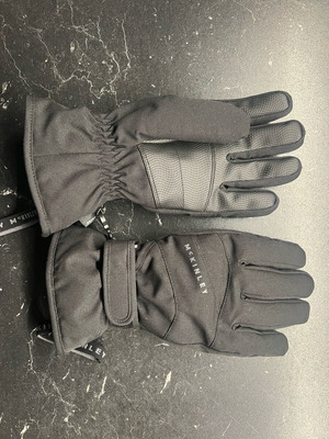 McKinley gloves like new, size 7 for skiing