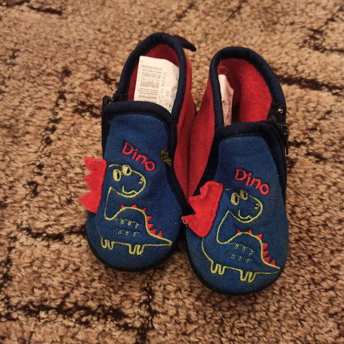 Children's slipper shoe size 21 with silicone sole and soft fabric