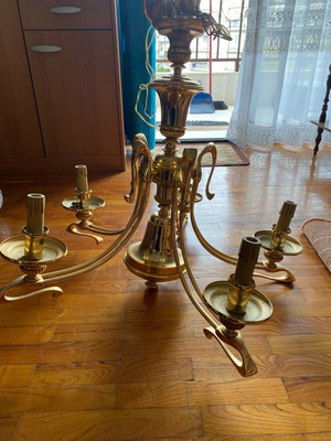 Ceiling chandelier in very good condition