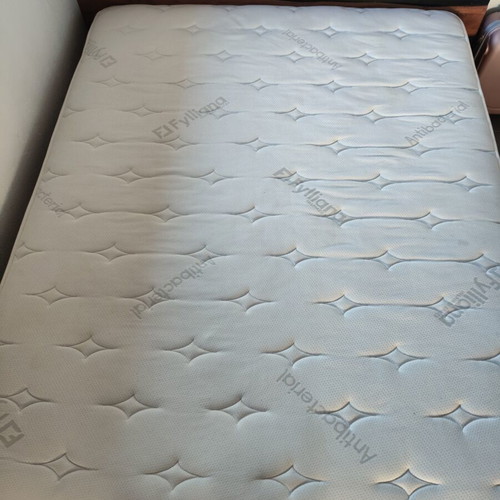 Fyliana Antibacterial Mattress 160x200 like new, slight tear