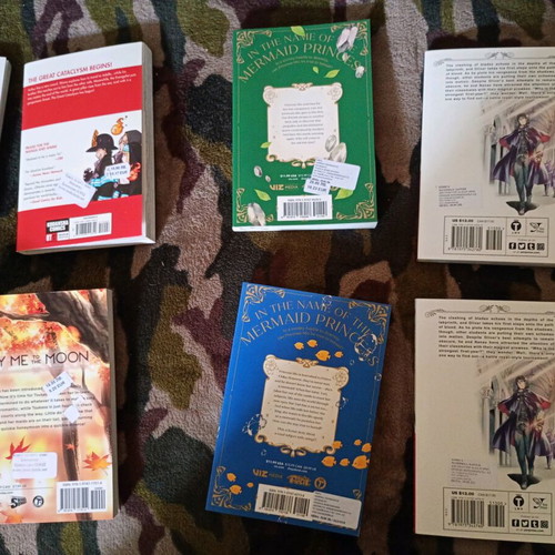 Manga collection like new with cup, volumes from various series