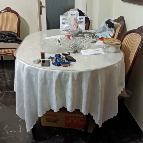 Rotonda Oval Extendable Dining Table like new, dark wood