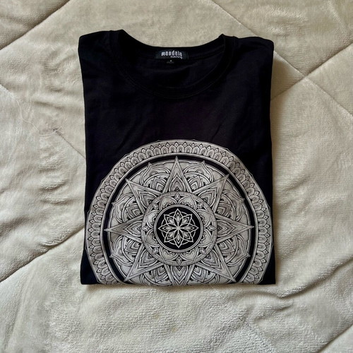 Mandala clothing black t shirt with print like new
