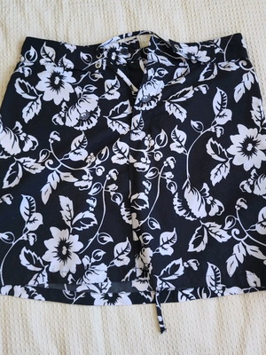 Mexx skirt like new, size M, black and white