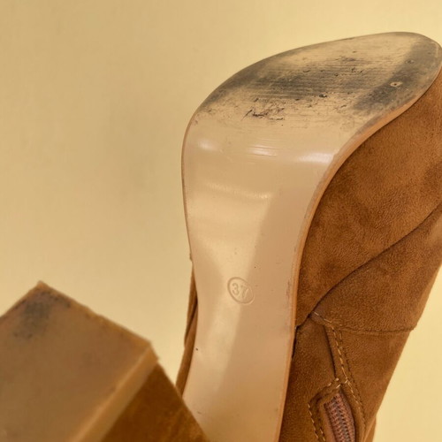 Bibi Lou suede brown boots like new with 12 cm heel