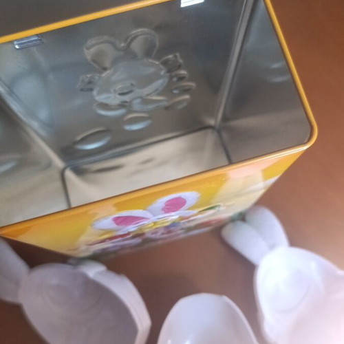 M&Ms Easter set new with metal box and wooden decoration