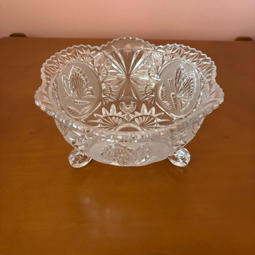 Fountain bowl with carvings like new
