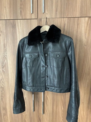 Mango women's leather jacket like new, black with removable fur collar