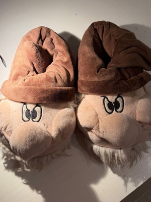 Disney Grumpy slippers used, brown