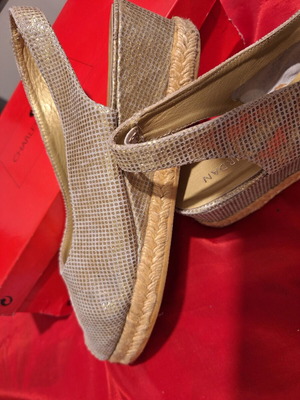 Charles Jourdan Πλατφόρμες χαμηλές δερμάτινες σε μπεζ και χρυσαφί, σαν καινούργιο