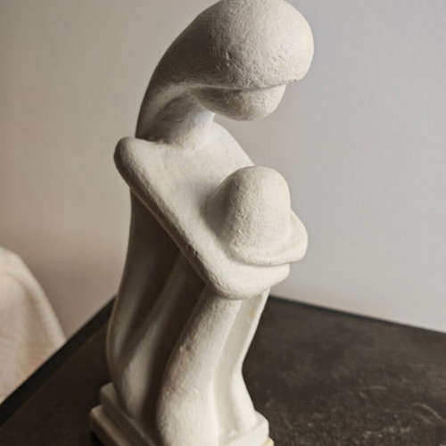 Decorative sculpture like new with marble base, 28 cm tall