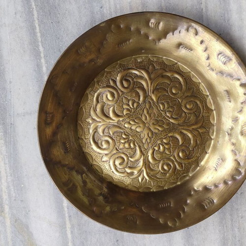 Carved bronze plate like new, diameter 25cm, height 3cm