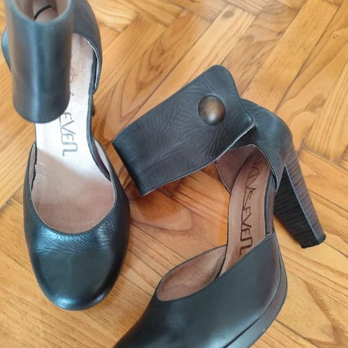 Sixty Seven pumps size 38 used, black and grey leather