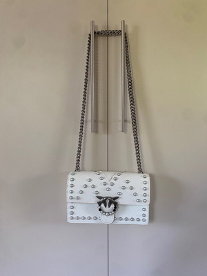 Τσάντα Pinko χιαστί μεταχειρισμένη, λευκή με πέρλες, μεσαίο μέγεθος