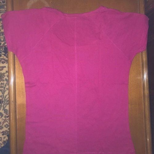 Lee T-shirt fuchsia with black print, like new