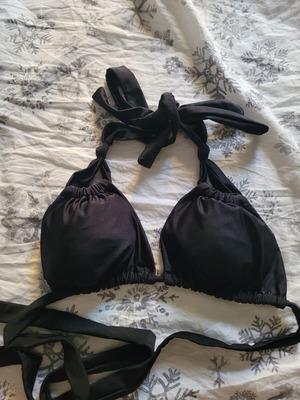 H&M Black Swimwear Top with Padding, Like New, Size L