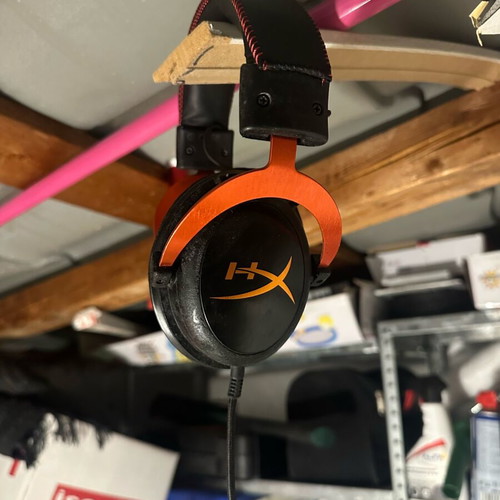 Hyper X headphones used with new ear pads, missing microphone