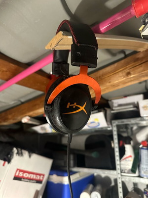 Hyper X headphones used with new ear pads, missing microphone