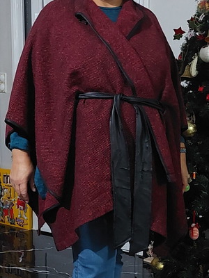 Poncho outerwear burgundy used, size L-XXL with belt