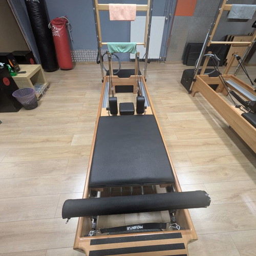 Pilates reformer with tower set of 5 like new for professional use