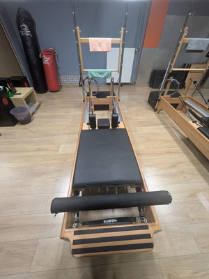 Pilates reformer with tower set of 5 like new for professional use