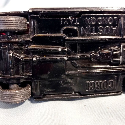 Corgi Austin London Taxi diecast model with opening doors like new