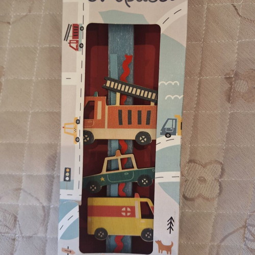 LifeLikes Play Candle "Vehicles in Action" like new, scented with wooden magnets