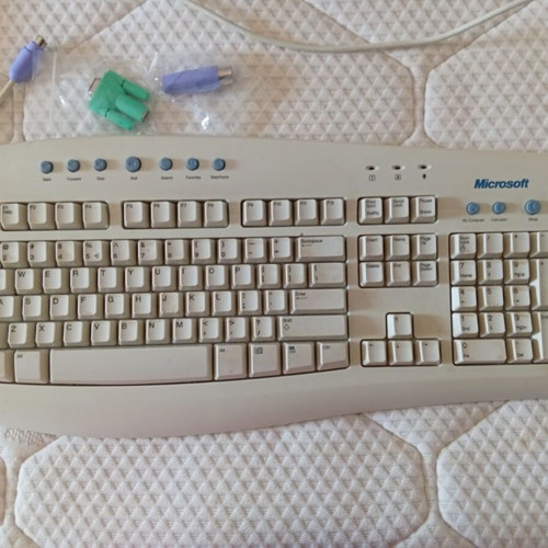 Microsoft Internet Keyboard vintage, like new, PS/2 with USB adapter